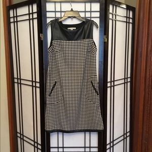 Houndstooth Sleeveless Shift Dress